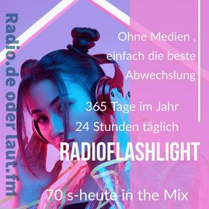 Höre RadioFlashlight in der App.