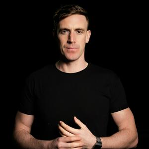 Höre Bryan Kearney in der App.