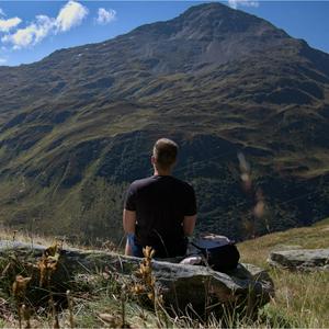 Höre NSDR / Yoga Nidra Meditationen auf Deutsch in der App.